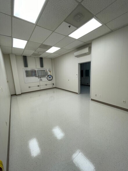 More Photos Of 635 Vaqueros Ave, Sunnyvale Flex For Sale