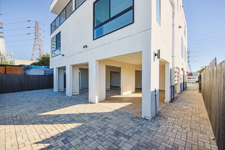 More Photos Of 5709 Auckland Ave, North Hollywood Apartments For Sale
