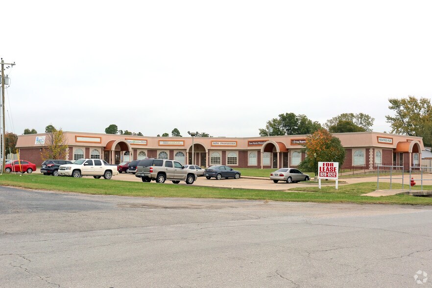 Primary Photo Of 500-514 W Atlanta St, Broken Arrow Medical For Sale