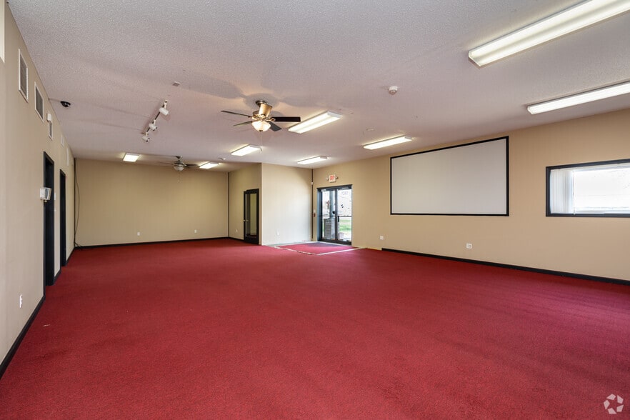 More Photos Of 5801 Old Collinsville Rd, Fairview Heights General Retail For Lease