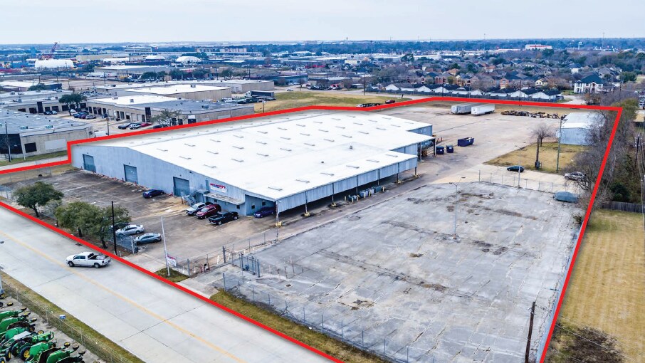 Primary Photo Of 5800 Surrey Sq, Houston Distribution For Sale