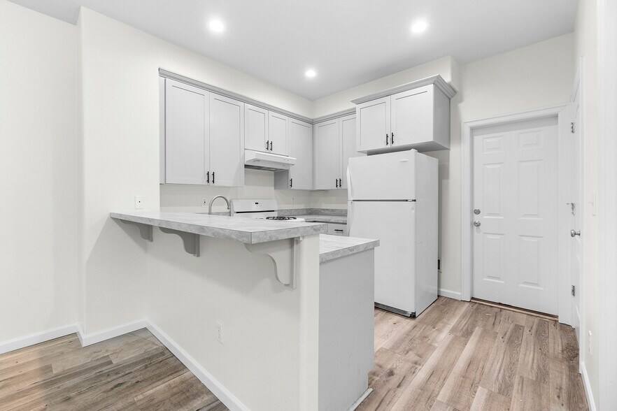 More Photos Of 3540 SE 119th Ave, Portland Apartments For Sale