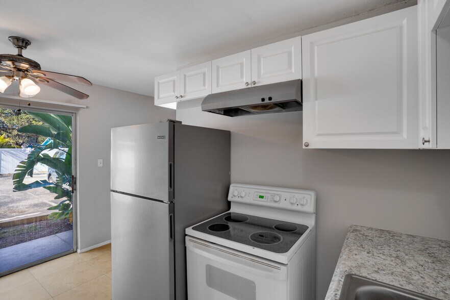 More Photos Of 1947 Ricardo Ave, Fort Myers Apartments For Sale