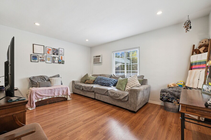 More Photos Of 1674 S Via Salida, Palm Springs Apartments For Sale