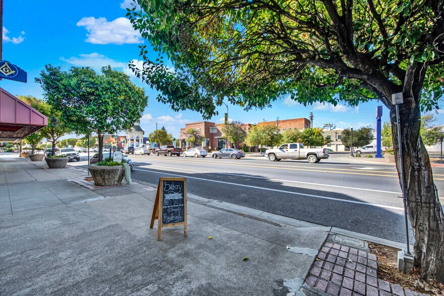 More Photos Of 830 Main St, Red Bluff Freestanding For Sale