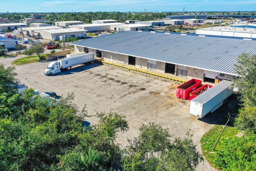 More Photos Of 3991 Sivan Rd, Fort Myers Distribution For Lease