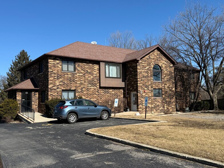 Primary Photo Of 126 W Maple Ave, Mundelein Apartments For Sale