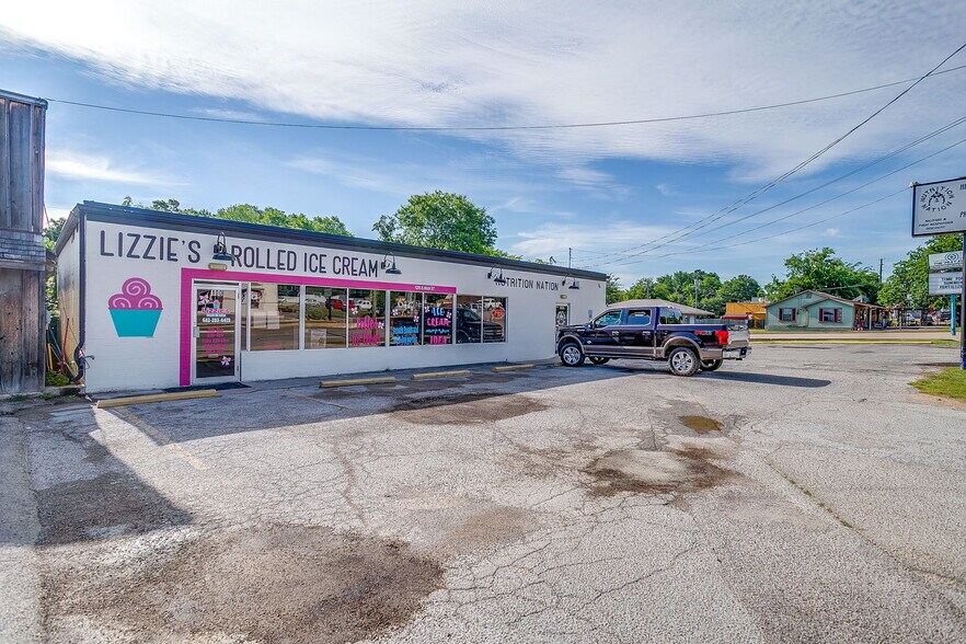 Primary Photo Of 1205 S Main St, Weatherford Freestanding For Sale
