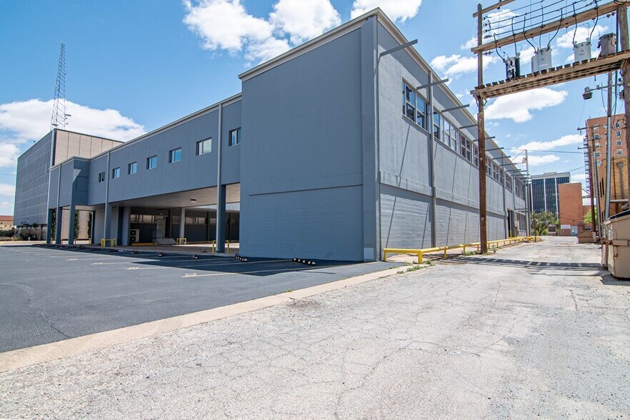 More Photos Of 200 W Illinois Ave, Midland Office For Sale