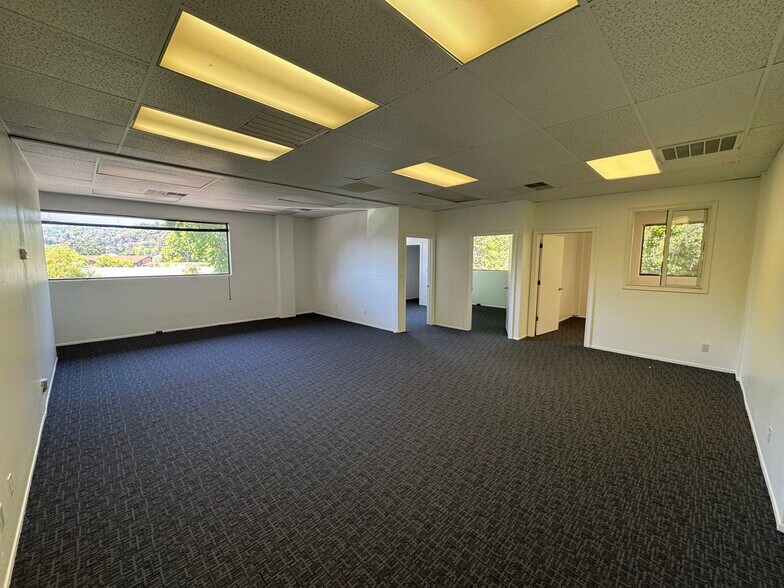 More Photos Of 4 Commercial Blvd, Novato Manufacturing For Lease