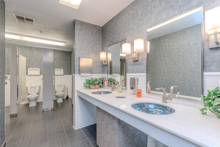 More Photos Of 2235 W Alice Ave, Phoenix Research And Development For Sale