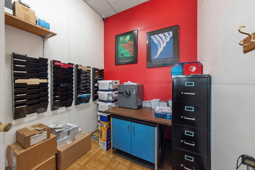 More Photos Of 3330 N Milwaukee Ave, Chicago Medical For Sale