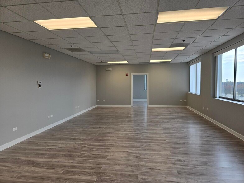 More Photos Of 2272 95th St, Naperville Office For Sale