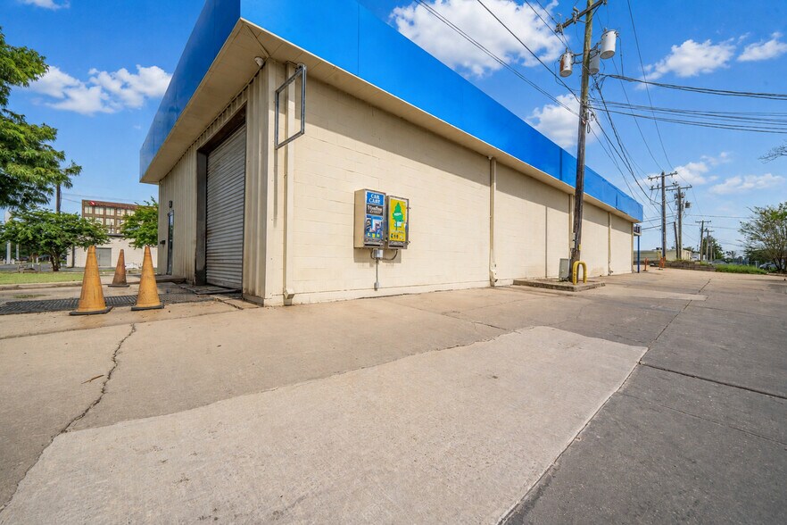 More Photos Of 1308 Windsor Pl, Alexandria Carwash For Sale