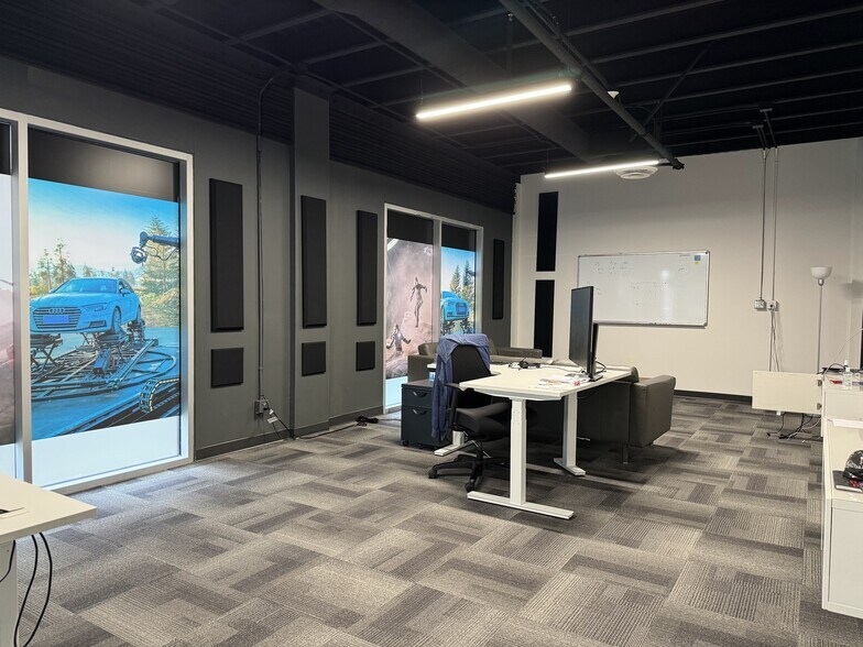 More Photos Of 1900-1990 Pandora St, Vancouver Office For Sale