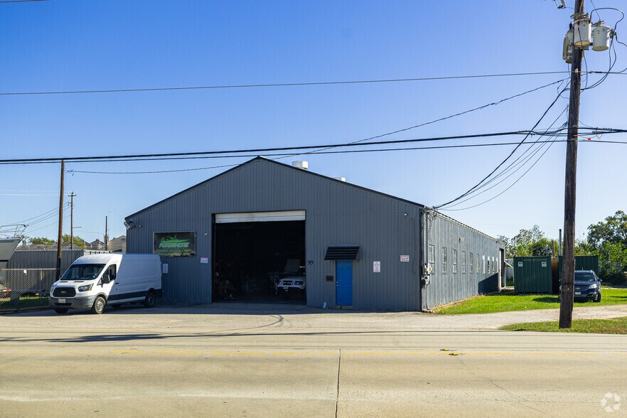 More Photos Of 921 Lawrence Rd, Kemah Industrial For Sale