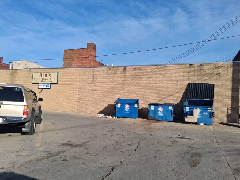 More Photos Of 108-112 E Main St, Belleville General Retail For Sale