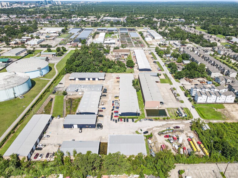 More Photos Of 1500 Brittmoore Rd, Houston Warehouse For Lease