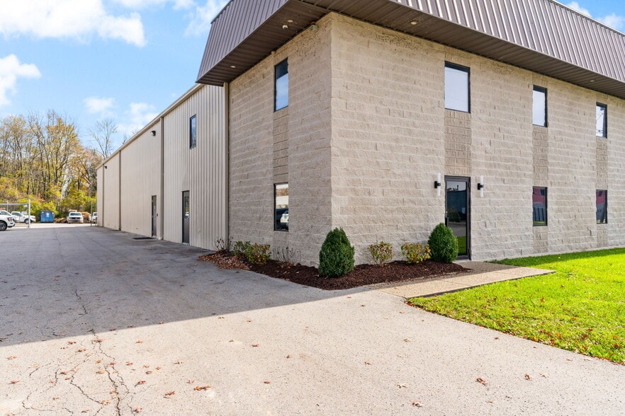 More Photos Of 3312 Gilmore Industrial Blvd, Louisville Warehouse For Lease