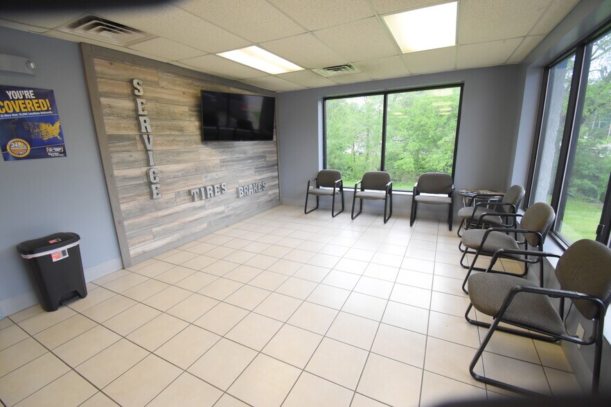 More Photos Of 300 Washington St, Rensselaer Auto Repair For Sale