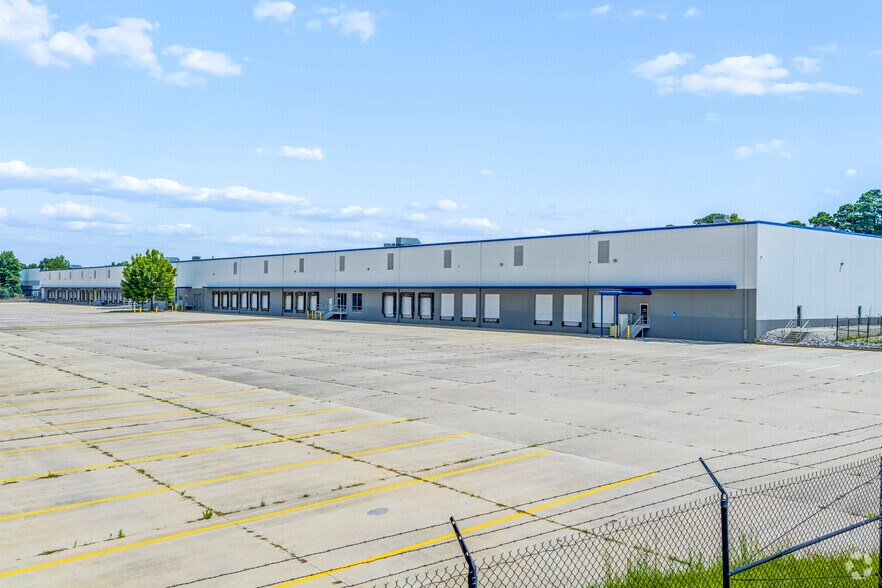 More Photos Of 125 Southside Ct, McDonough Distribution For Lease