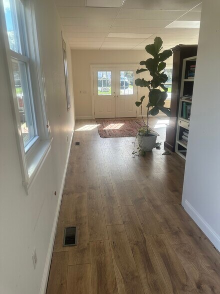 More Photos Of 1041 Main Rd, Westport Office For Lease