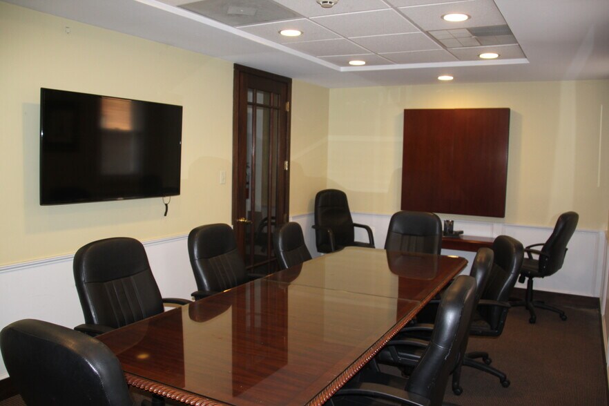 More Photos Of 73 Chestnut Rd, Paoli Office For Lease