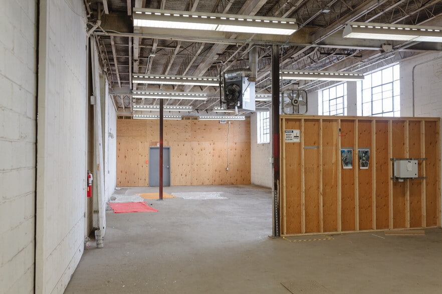 More Photos Of 4024 Washington Ave N, Minneapolis Warehouse For Lease