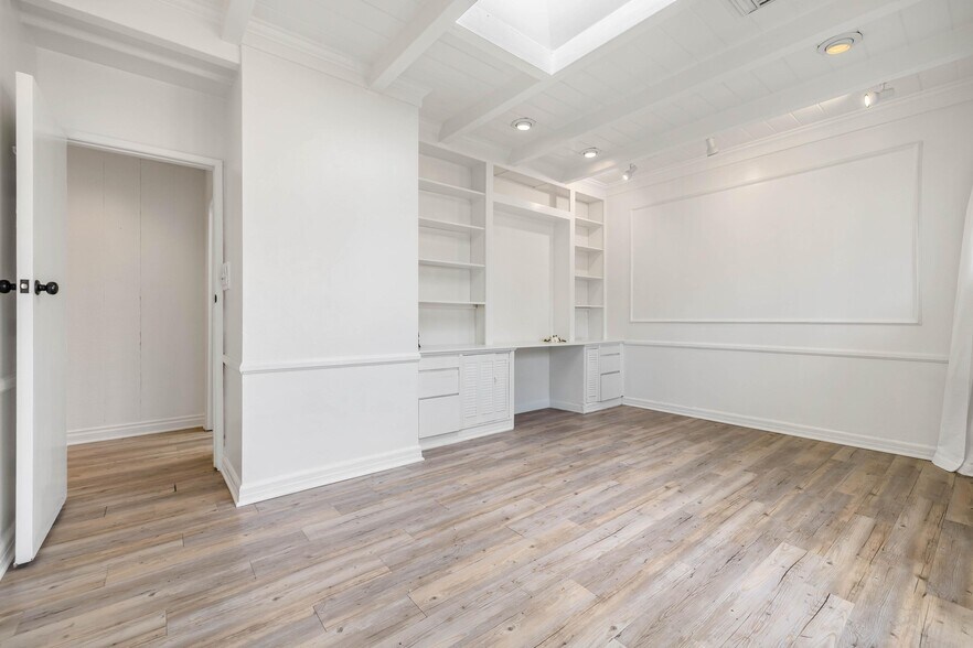 More Photos Of 3206-3210 De Witt Dr, Los Angeles Loft Creative Space For Lease