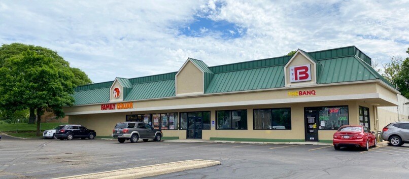 More Photos Of 609-611 Dundee Ave, Elgin Freestanding For Lease