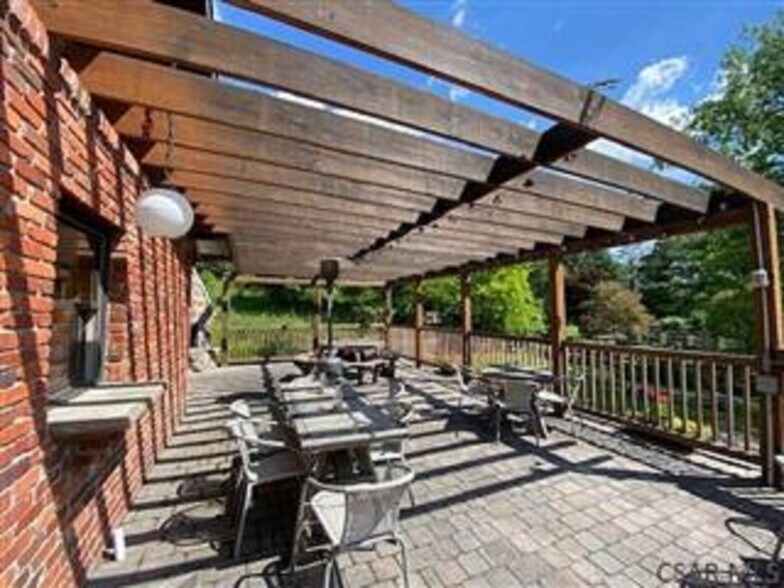 More Photos Of 1939 Forest Hills Dr, Elton Restaurant For Sale