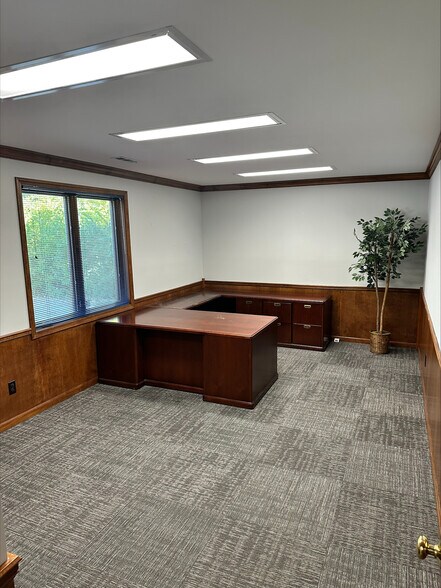 More Photos Of 2500 W 31st St, Lawrence Office For Sale