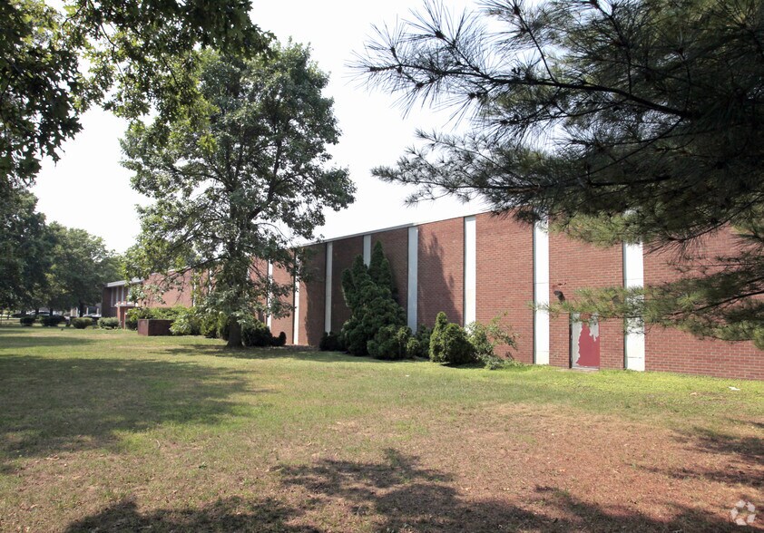 More Photos Of 5 Lexington Ave, East Brunswick Warehouse For Lease