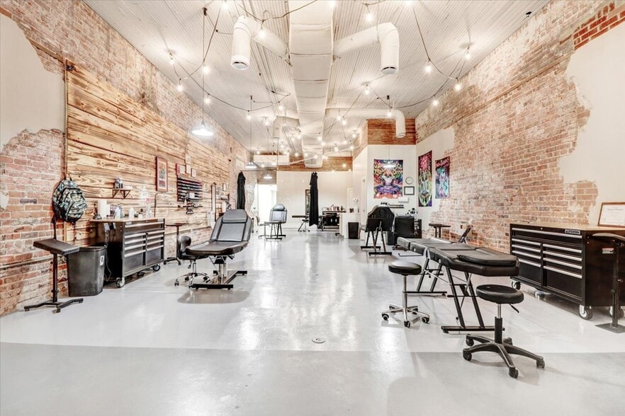 More Photos Of 111 N Queen St, Kinston Storefront For Sale