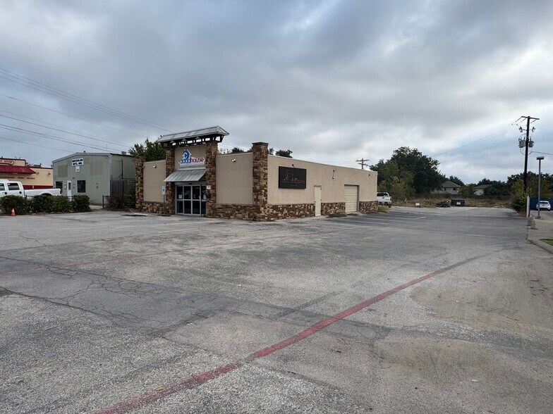 More Photos Of 604 N Bell Blvd, Cedar Park Freestanding For Lease
