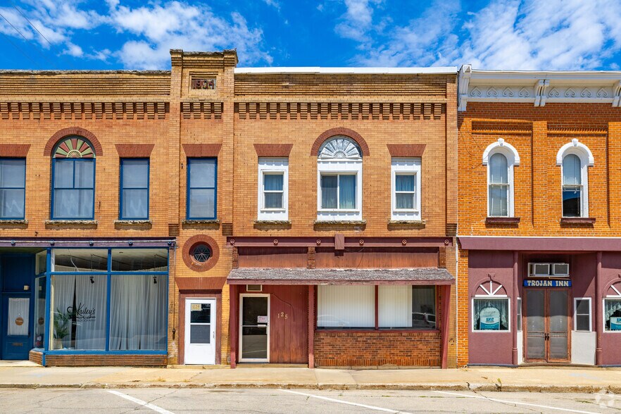 Primary Photo Of 125 E High St, Toledo Office For Lease