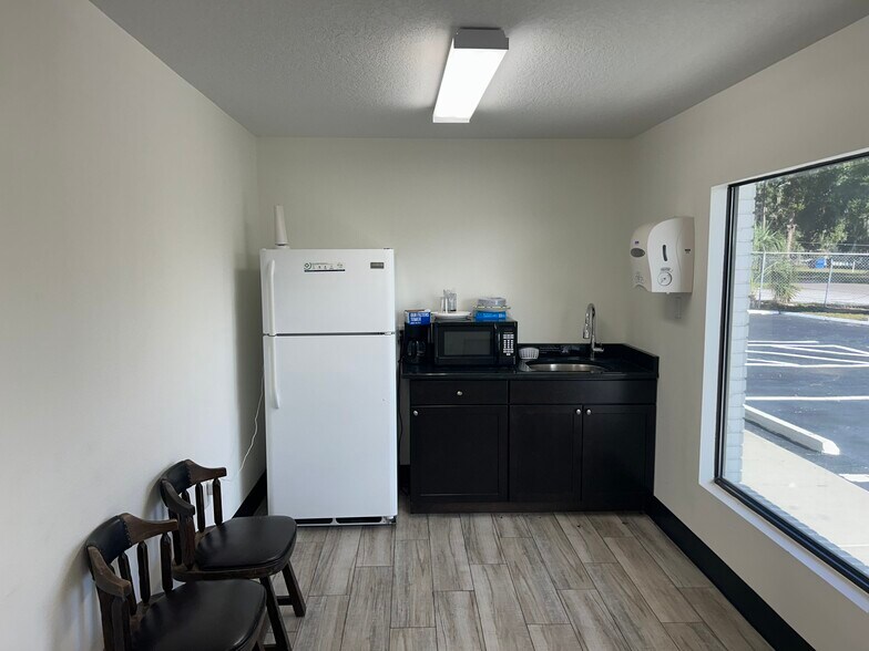 More Photos Of 174 NW 9th ave, Mulberry Distribution For Sale