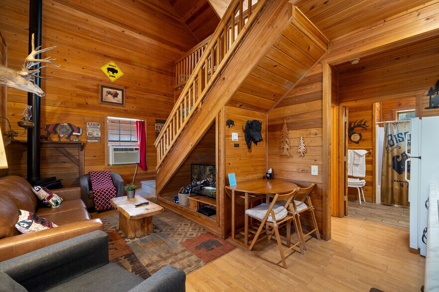 More Photos Of 1022 S Hunter Creek Dr, Payson Hotel For Sale