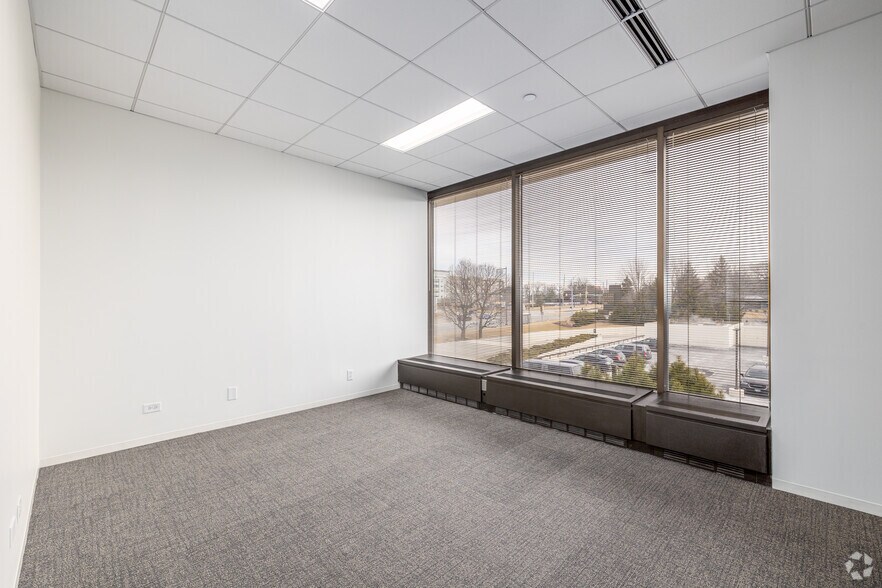 More Photos Of 2211-2215 S York Rd, Oak Brook Office For Lease