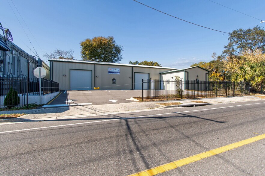 More Photos Of 2820 N 34th St, Tampa Warehouse For Lease