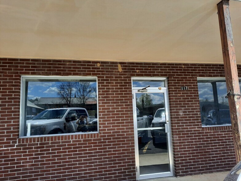 More Photos Of 105-121 Murray Plz, Chatsworth General Retail For Sale