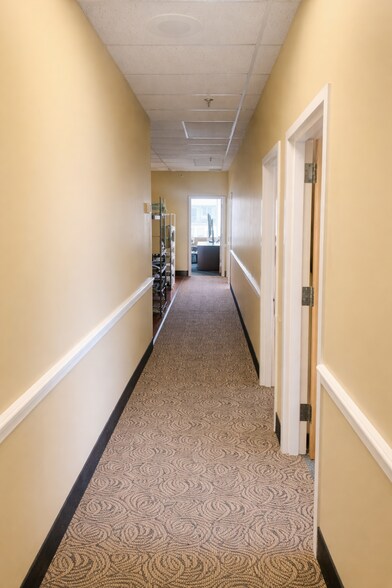 More Photos Of 20 Pidgeon Hill Dr, Sterling Medical For Sale