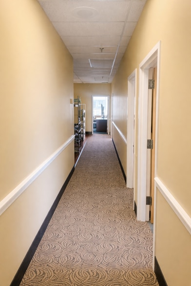 More Photos Of 20 Pidgeon Hill Dr, Sterling Medical For Lease
