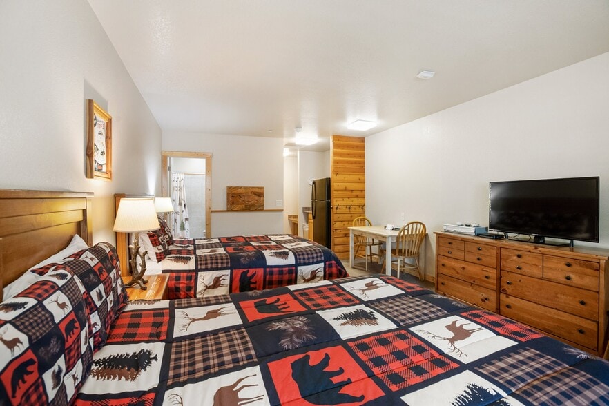 More Photos Of 777 E Highway 24, Woodland Park Hotel For Sale