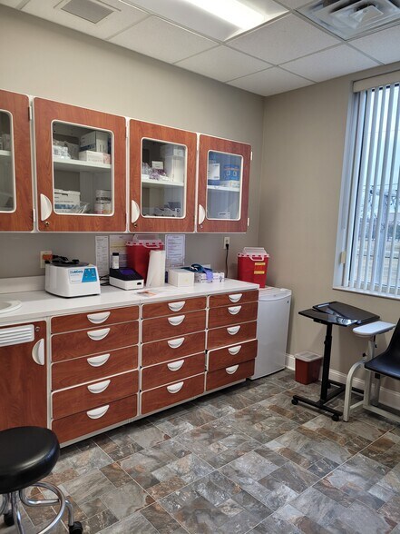 More Photos Of 8840 Calumet Ave, Munster Office For Lease