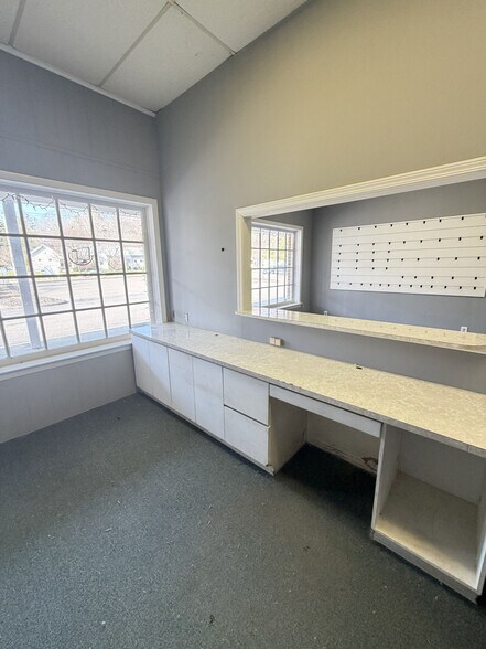 More Photos Of 1715 Foxon Rd, North Branford Unknown For Lease