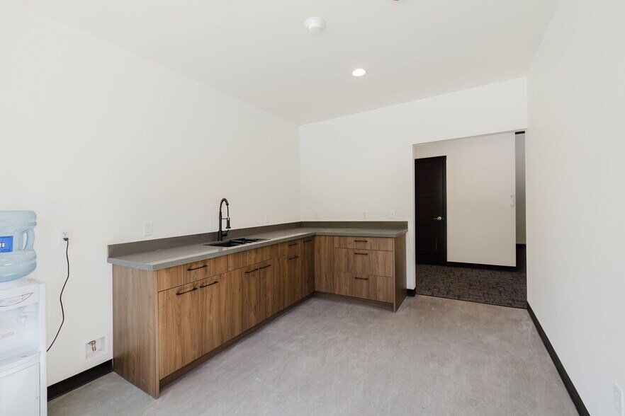 More Photos Of 3649 Frontage Rd, Port Orchard Office For Lease