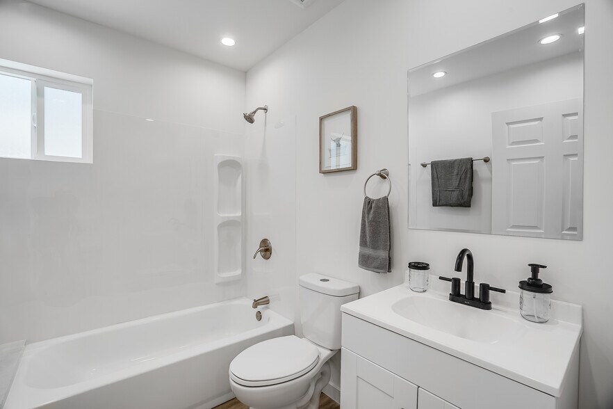 More Photos Of 7008 Encino Ave, Van Nuys Apartments For Sale