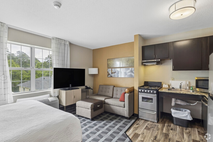 More Photos Of 11309 Abercorn St, Savannah Hotel For Sale