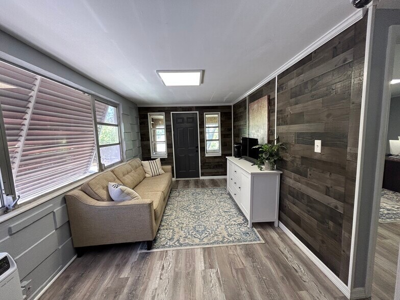 More Photos Of 6703 Massachusetts Ave, New Port Richey Showroom For Sale